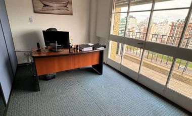 Oficina en Venta de dos plantas sobre Av 9 de Julio con amplia vista panorámica