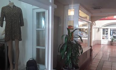 Locales en Paseo Alberdi, calle Alberdi al 250, Neuquén