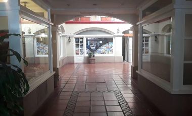 Locales en Paseo Alberdi, calle Alberdi al 250, Neuquén