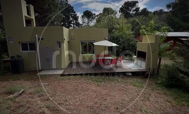Calle Pinos entre Dalias y Crisantemos - Amplia vivienda en Costa del Este