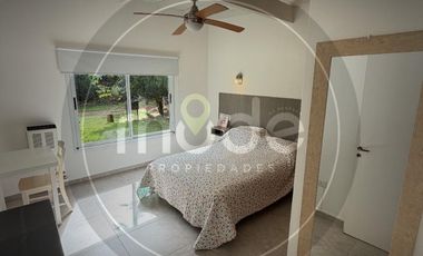 Calle Pinos entre Dalias y Crisantemos - Amplia vivienda en Costa del Este
