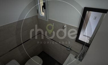 Calle Pinos entre Dalias y Crisantemos - Amplia vivienda en Costa del Este