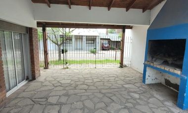 Casa en venta en Calle 6 del Balneario El Condor
