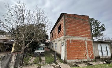 Casa con 2 Dptos a terminar