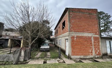 Casa con 2 Dptos a terminar