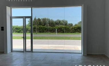 Local en VENTA en Complejo Cabral - Canning.