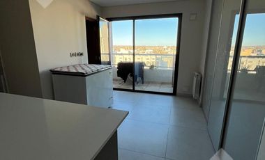 VENTA DE PISO COMPLETO 4 DORMITORIOS CON 2 COCHERAS, CENTRO CIPOLLETTI
