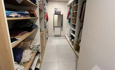 VENTA DE PISO COMPLETO 4 DORMITORIOS CON 2 COCHERAS, CENTRO CIPOLLETTI