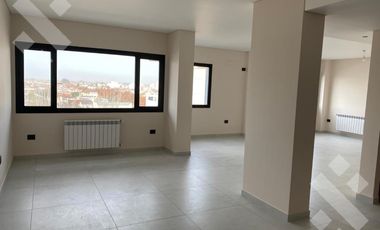 VENTA DE PISO COMPLETO 4 DORMITORIOS CON 2 COCHERAS, CENTRO CIPOLLETTI