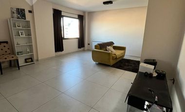 VENTA DE PISO COMPLETO 4 DORMITORIOS CON 2 COCHERAS, CENTRO CIPOLLETTI