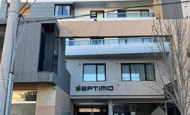VENTA DE PISO COMPLETO 4 DORMITORIOS CON 2 COCHERAS, CENTRO CIPOLLETTI