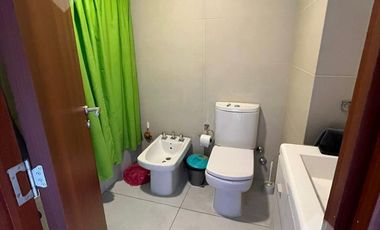 VENTA DE PISO COMPLETO 4 DORMITORIOS CON 2 COCHERAS, CENTRO CIPOLLETTI