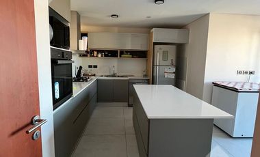 VENTA DE PISO COMPLETO 4 DORMITORIOS CON 2 COCHERAS, CENTRO CIPOLLETTI