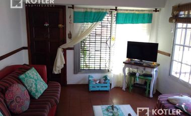 Venta - Hermoso Chalet de 5 dormitorios, fondo libre y quincho.