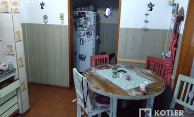 Venta - Hermoso Chalet de 5 dormitorios, fondo libre y quincho.