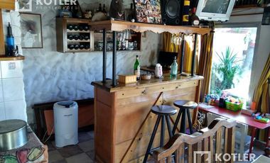 Venta - Hermoso Chalet de 5 dormitorios, fondo libre y quincho.