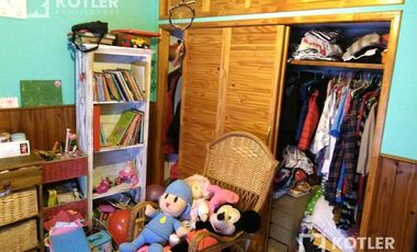 Venta - Hermoso Chalet de 5 dormitorios, fondo libre y quincho.