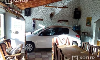 Venta - Hermoso Chalet de 5 dormitorios, fondo libre y quincho.