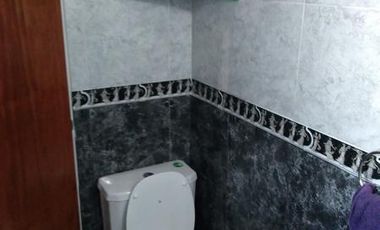 Venta - Hermoso Chalet de 5 dormitorios, fondo libre y quincho.