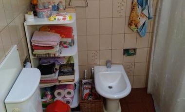 Venta - Hermoso Chalet de 5 dormitorios, fondo libre y quincho.