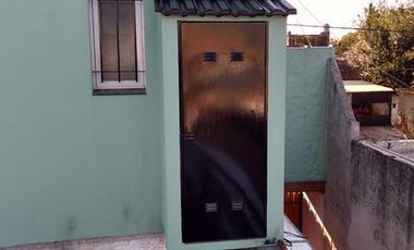 Venta - Hermoso Chalet de 5 dormitorios, fondo libre y quincho.