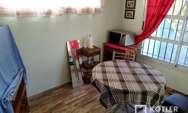 Venta - Hermoso Chalet de 5 dormitorios, fondo libre y quincho.
