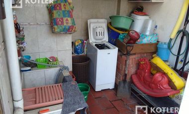Venta - Hermoso Chalet de 5 dormitorios, fondo libre y quincho.