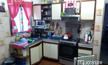 Venta - Hermoso Chalet de 5 dormitorios, fondo libre y quincho.