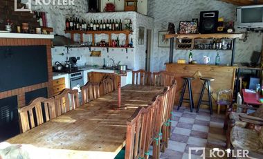 Venta - Hermoso Chalet de 5 dormitorios, fondo libre y quincho.