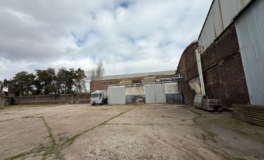 Excelente Deposito Nave Industrial de 8100 mts cub Parque Industrial Lanus