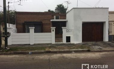 Casa de 3 amb en Temperley Este.