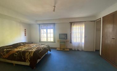 Chalet en Colinas De Peralta Ramos con quincho y parque