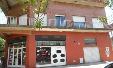 Venta Galpón/Local en Ramos Mejia en 2 Plantas con Renta Activa