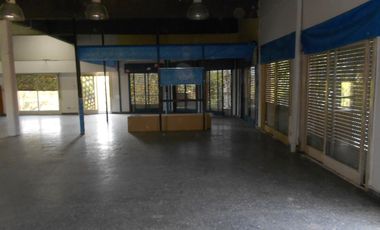 Venta Galpón/Local en Ramos Mejia en 2 Plantas con Renta Activa