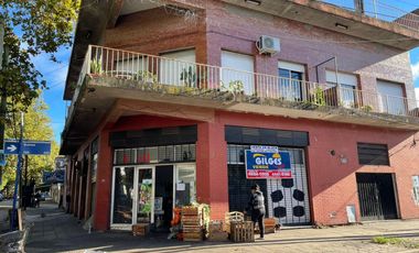 Venta Galpón/Local en Ramos Mejia en 2 Plantas con Renta Activa