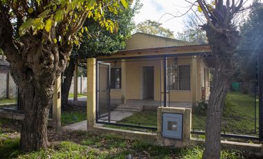 Casa en venta en Salvador Maria, Lobos