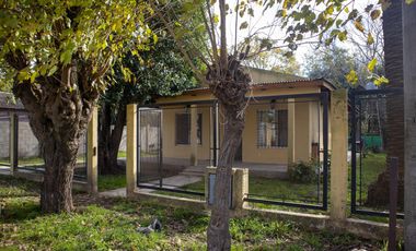 Casa en venta en Salvador Maria, Lobos