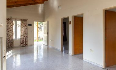 Casa en venta en Salvador Maria, Lobos