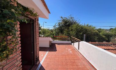 URCA - Casa Esquina - 3D   Escritorio y Terraza!