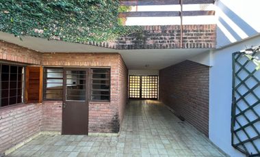 URCA - Casa Esquina - 3D   Escritorio y Terraza!