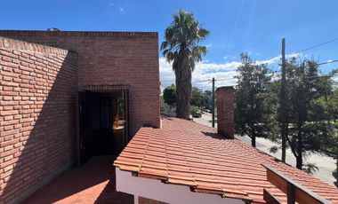 URCA - Casa Esquina - 3D   Escritorio y Terraza!