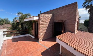URCA - Casa Esquina - 3D   Escritorio y Terraza!
