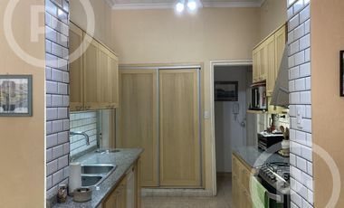 Gran casa en VENTA a metros de Boulevard Pellegrini con patio verde