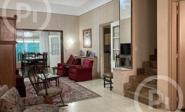 Gran casa en VENTA a metros de Boulevard Pellegrini con patio verde