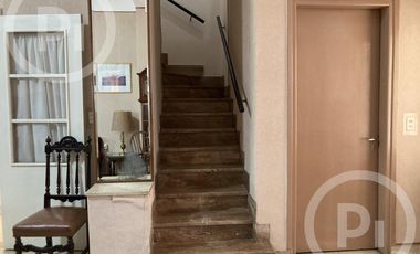 Gran casa en VENTA a metros de Boulevard Pellegrini con patio verde