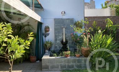 Gran casa en VENTA a metros de Boulevard Pellegrini con patio verde