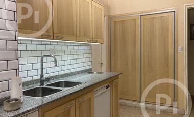 Gran casa en VENTA a metros de Boulevard Pellegrini con patio verde