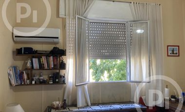 Gran casa en VENTA a metros de Boulevard Pellegrini con patio verde
