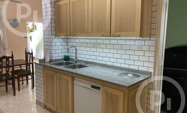 Gran casa en VENTA a metros de Boulevard Pellegrini con patio verde