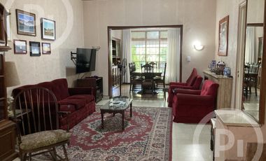 Gran casa en VENTA a metros de Boulevard Pellegrini con patio verde